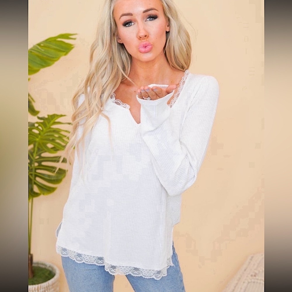 🆕🌿TIME AFTER TIME: WHITE Stone Ribbed Washed Ribbed V-Neck Top SMALL
